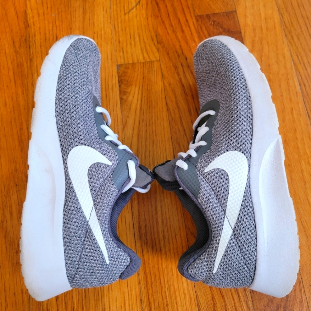 Women's Gray & White Nike Shoes (8)